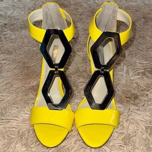 🆕 BCBGeneration Cayce 💛💛 Sunburst Yellow 💛💛 Patent Leather Sandal Pumps - 9
